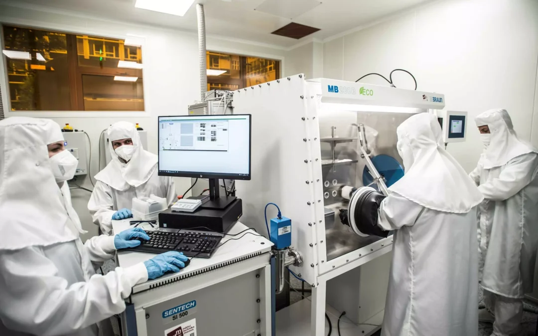 FEE CTU is launching two new master’s programs. It is responding to the strategic need for experts in chips and modern electronics